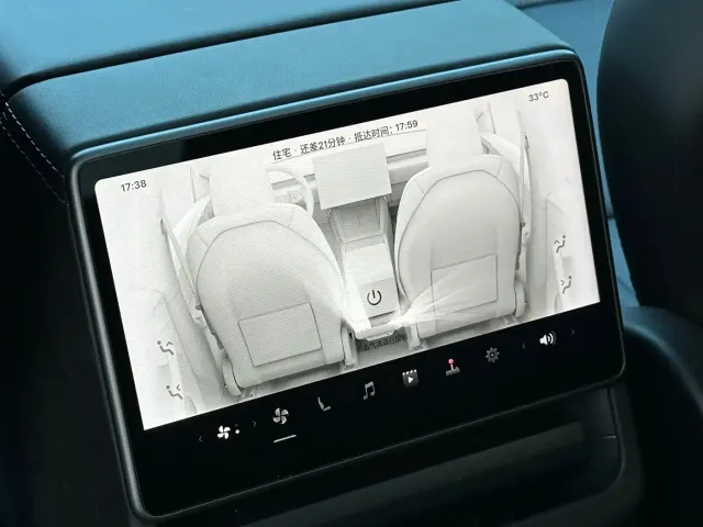 Tesla Model Y — Фото автомобиля 10
