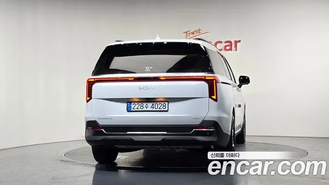 Kia Carnival Generation 4 — Фото автомобиля 4