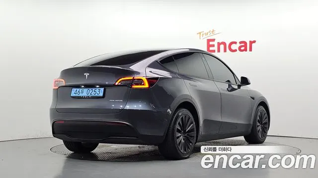 Tesla Model Y — Фото автомобиля 2