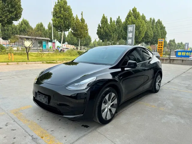 Фотография автомобиля — Tesla Model Y