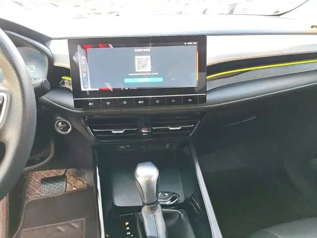 Roewe i5 — Фото автомобиля 12
