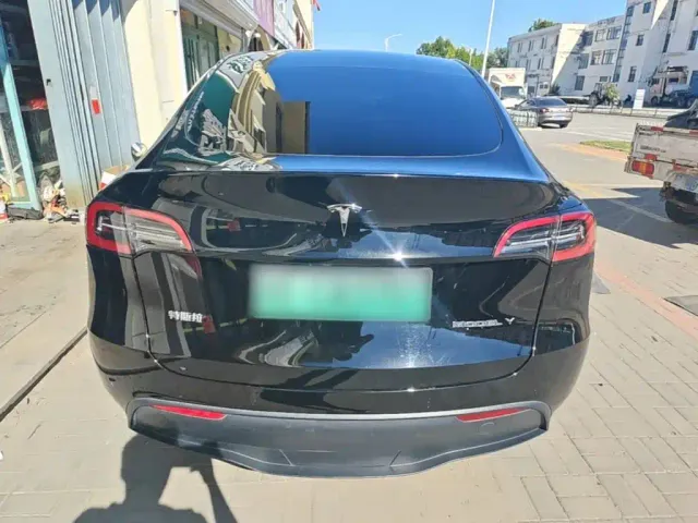 Tesla Model Y — Фото автомобиля 5