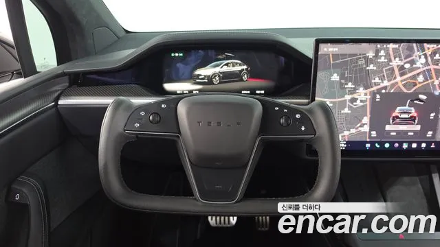 Tesla Model X — Фото автомобиля 12