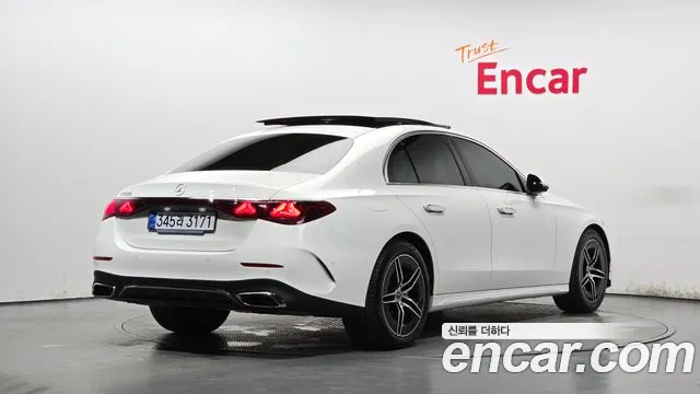 Mercedes-Benz E-Class — Фото автомобиля 2