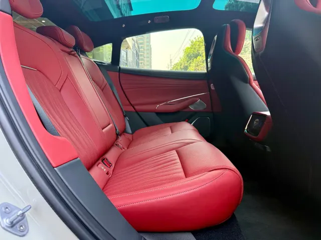 Xiaomi SU7 — Фото автомобиля 10