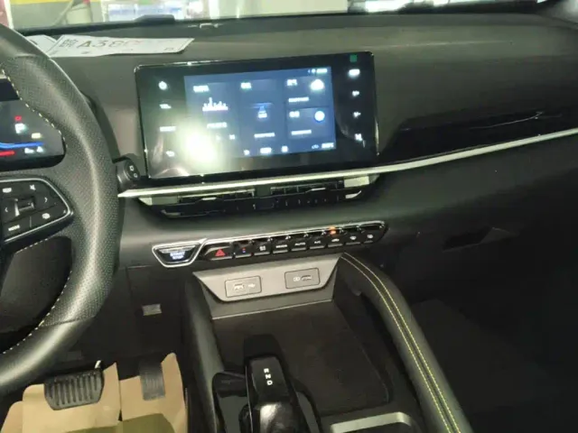 Geely Binyue — Фото автомобиля 12
