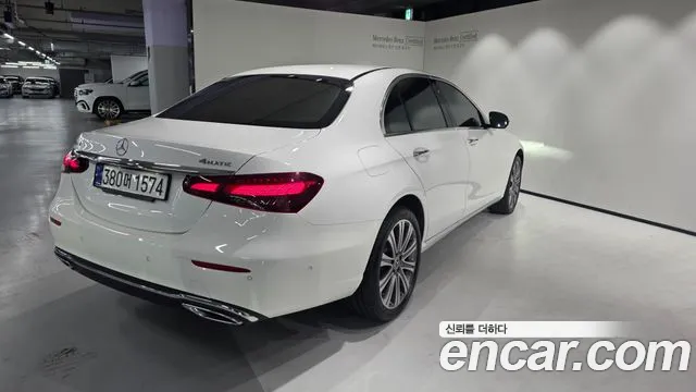 Mercedes-Benz E-Class — Фото автомобиля 4