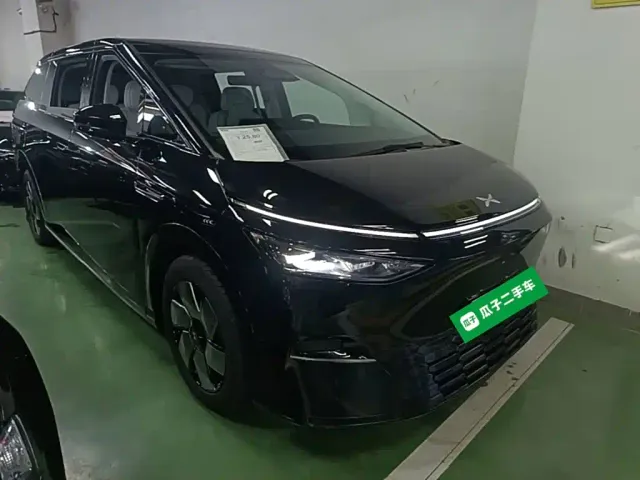 Xpeng X9 — Фото автомобиля 3