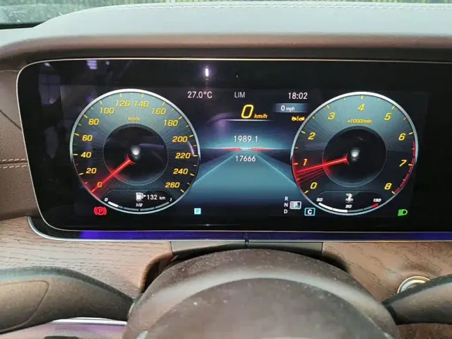 Mercedes-Benz E-Class — Фото автомобиля 4