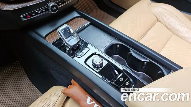 Вольво XC60 — Фото автомобиля 9