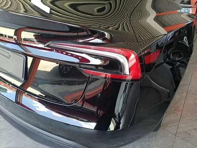 Tesla Model 3 — Фото автомобиля 7
