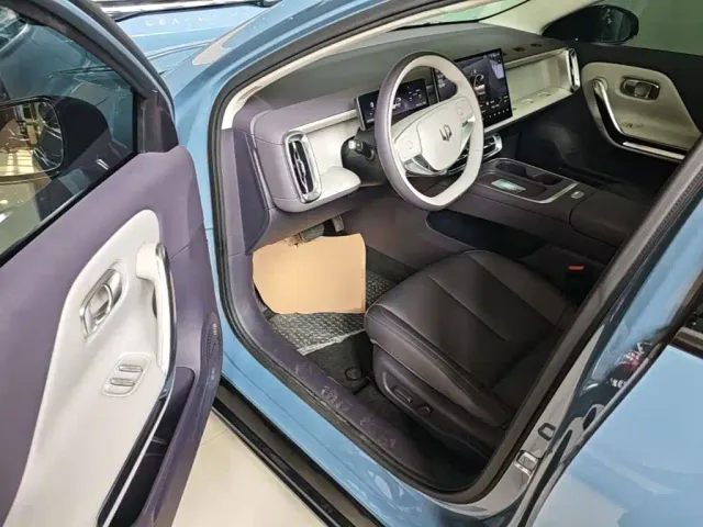 Leapmotor B01 — Фото автомобиля 15