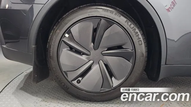 Tesla Model Y — Фото автомобиля 6