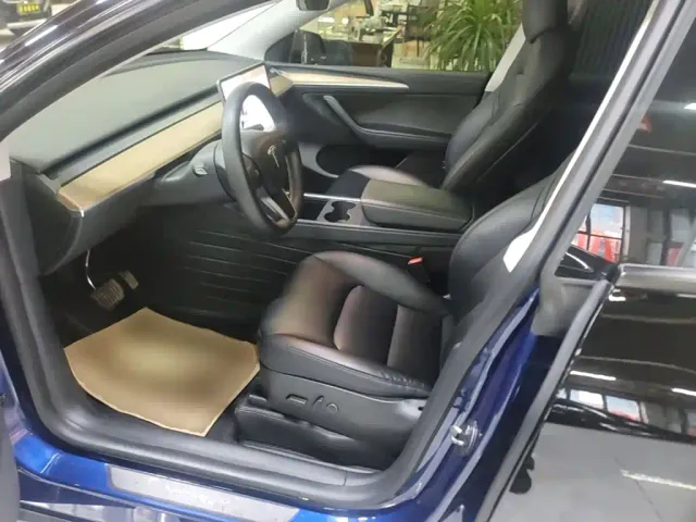 Tesla Model Y — Фото автомобиля 14