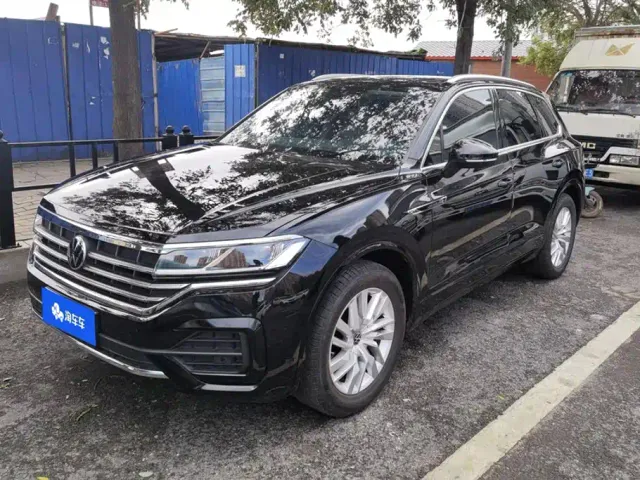 Фотография автомобиля — Volkswagen Touareg