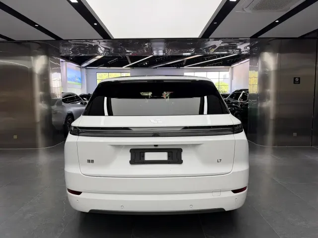 Li Auto L7 — Фото автомобиля 15