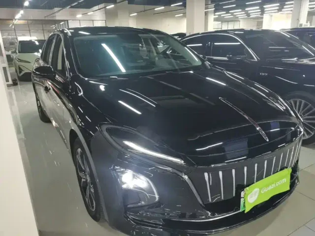 Hongqi E-QM5 — Фото автомобиля 3