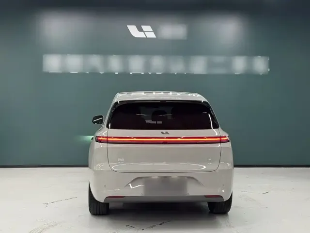Li Auto L6 — Фото автомобиля 5
