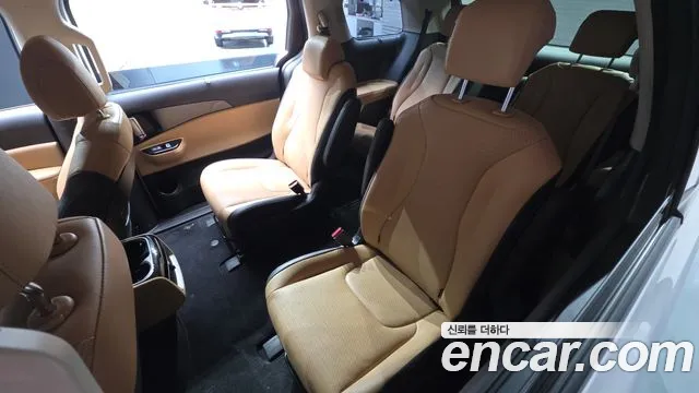 Kia Carnival 4th Gen — Фото автомобиля 16