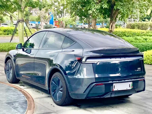 Tesla Model Y — Фото автомобиля 7