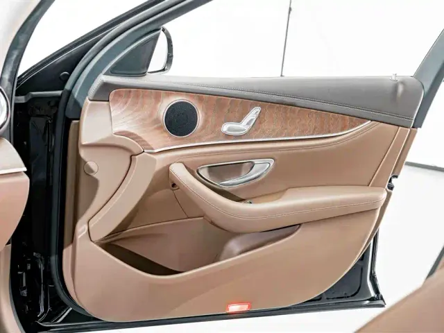 Mercedes-Benz E-Class — Фото автомобиля 13
