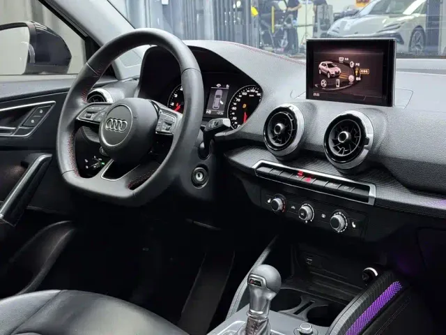 Audi Q2L — Фото автомобиля 10