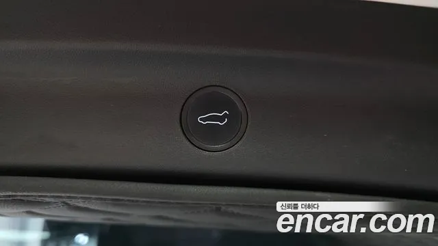 Tesla Model Y — Фото автомобиля 19
