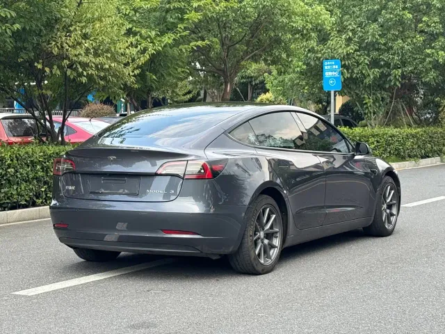 Tesla Model 3 — Фото автомобиля 3