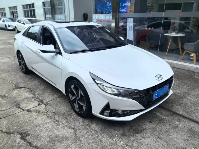 Hyundai Elantra — Фото автомобиля 3