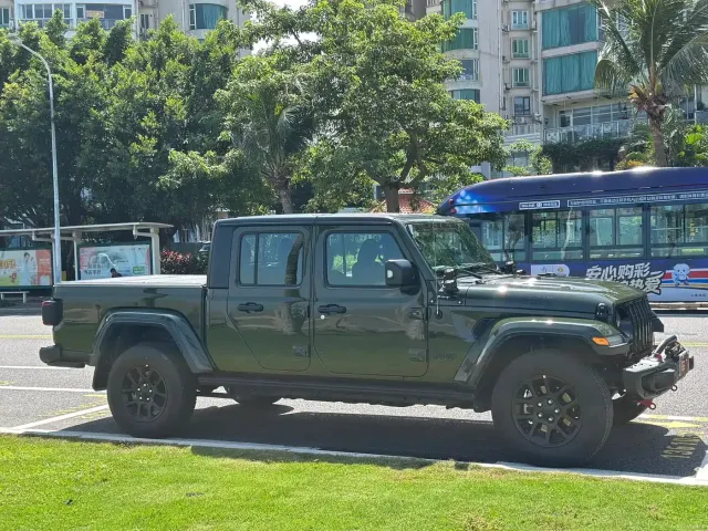 Jeep Gladiator — Фото автомобиля 7