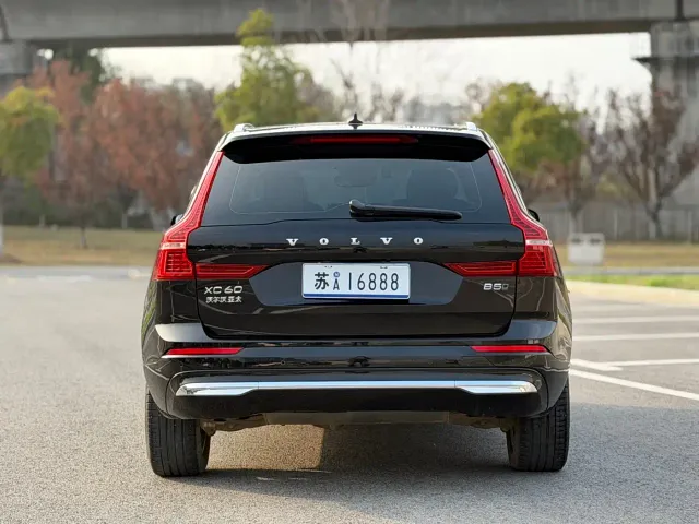 Volvo XC60 — Фото автомобиля 5