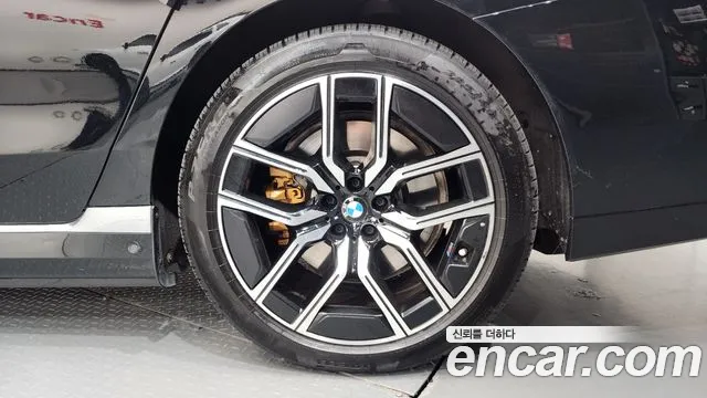 BMW i7 G70 — Фото автомобиля 6