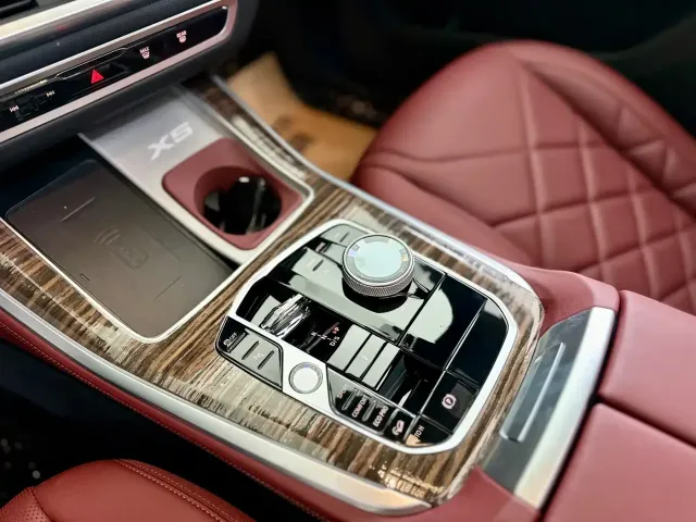 BMW BMW X5 2023 xDrive 40Li M Sport Package — Фото автомобиля 7
