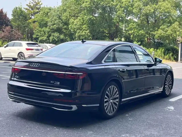 Audi A8 — Фото автомобиля 5