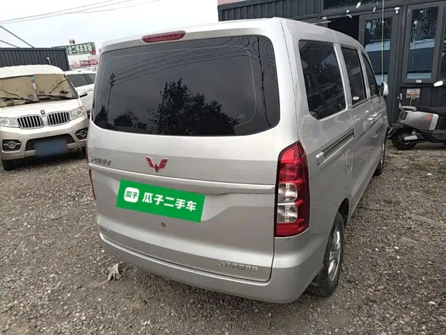 Wuling Hongguang V — Фото автомобиля 4