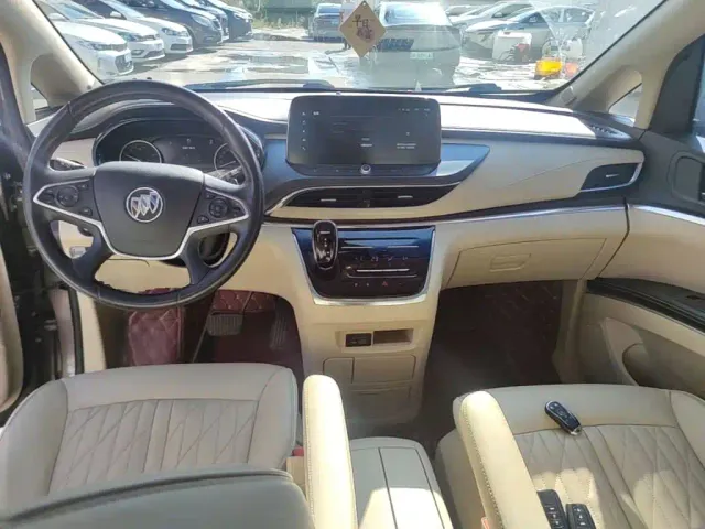Buick GL8 — Фото автомобиля 9