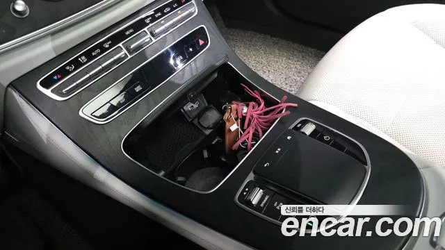 Mercedes-Benz E-Class — Фото автомобиля 25