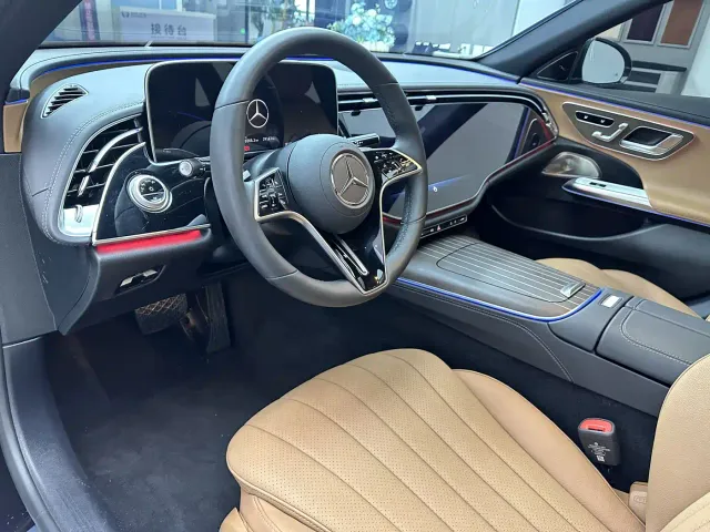 Mercedes-Benz E-Class — Фото автомобиля 12