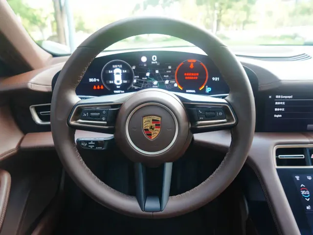 Porsche Taycan — Фото автомобиля 6