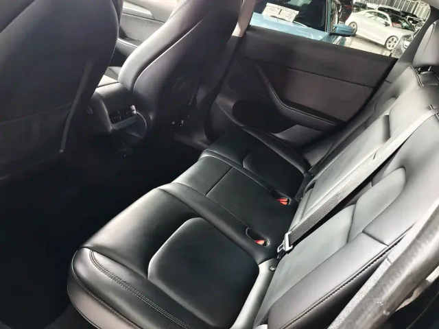 Tesla Model Y — Фото автомобиля 15
