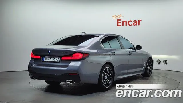 BMW 5-Series — Фото автомобиля 2