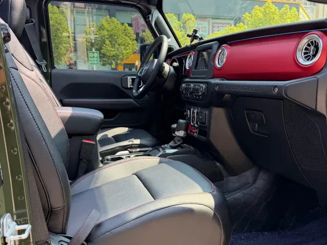 Jeep Wrangler — Фото автомобиля 12