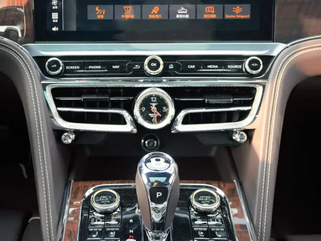Bentley Flying Spur — Фото автомобиля 9