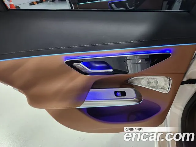 Mercedes-Benz E-Class — Фото автомобиля 12