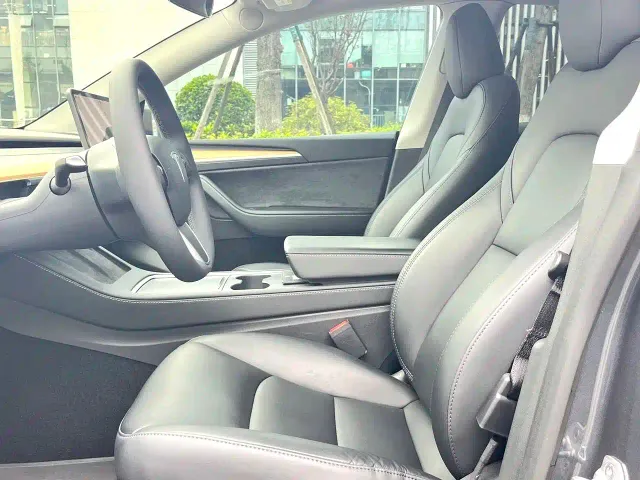 Tesla Model Y — Фото автомобиля 5