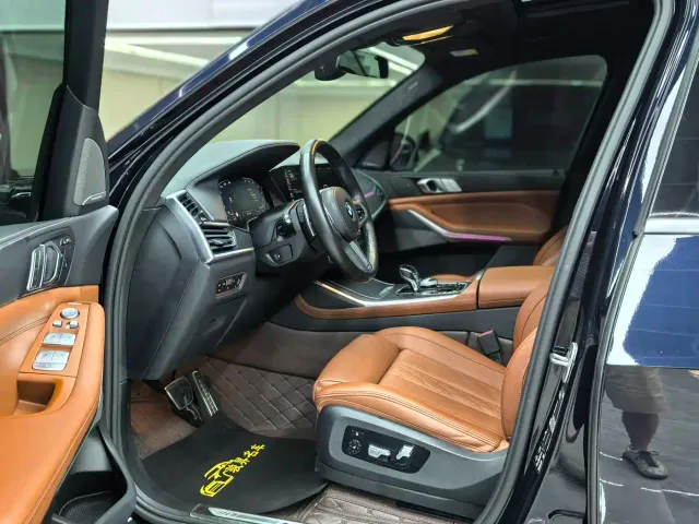 BMW X7 — Фото автомобиля 10