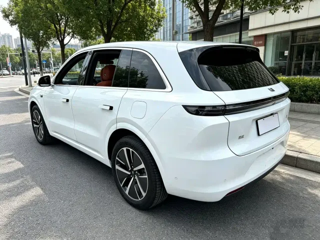 Li Auto L6 — Фото автомобиля 9