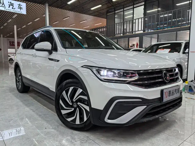 Volkswagen Tiguan L — Фото автомобиля 3