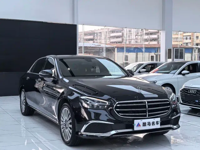 Mercedes-Benz E-Class — Фото автомобиля 3
