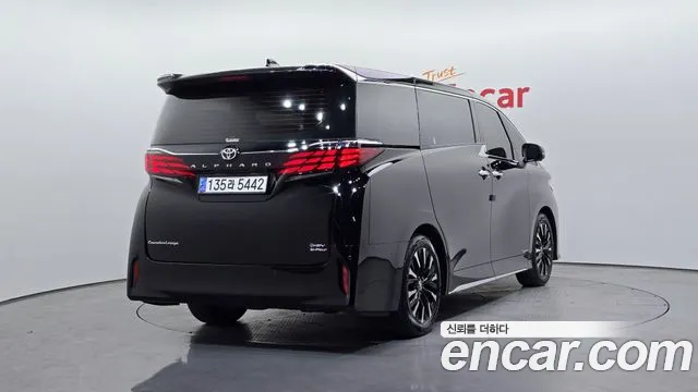 Toyota Alphard — Фото автомобиля 2